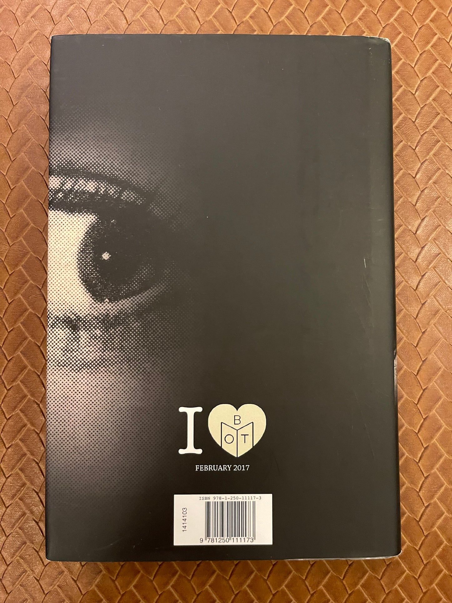 Behind Her Eyes by Sarah Pinborough (Hardcover)
