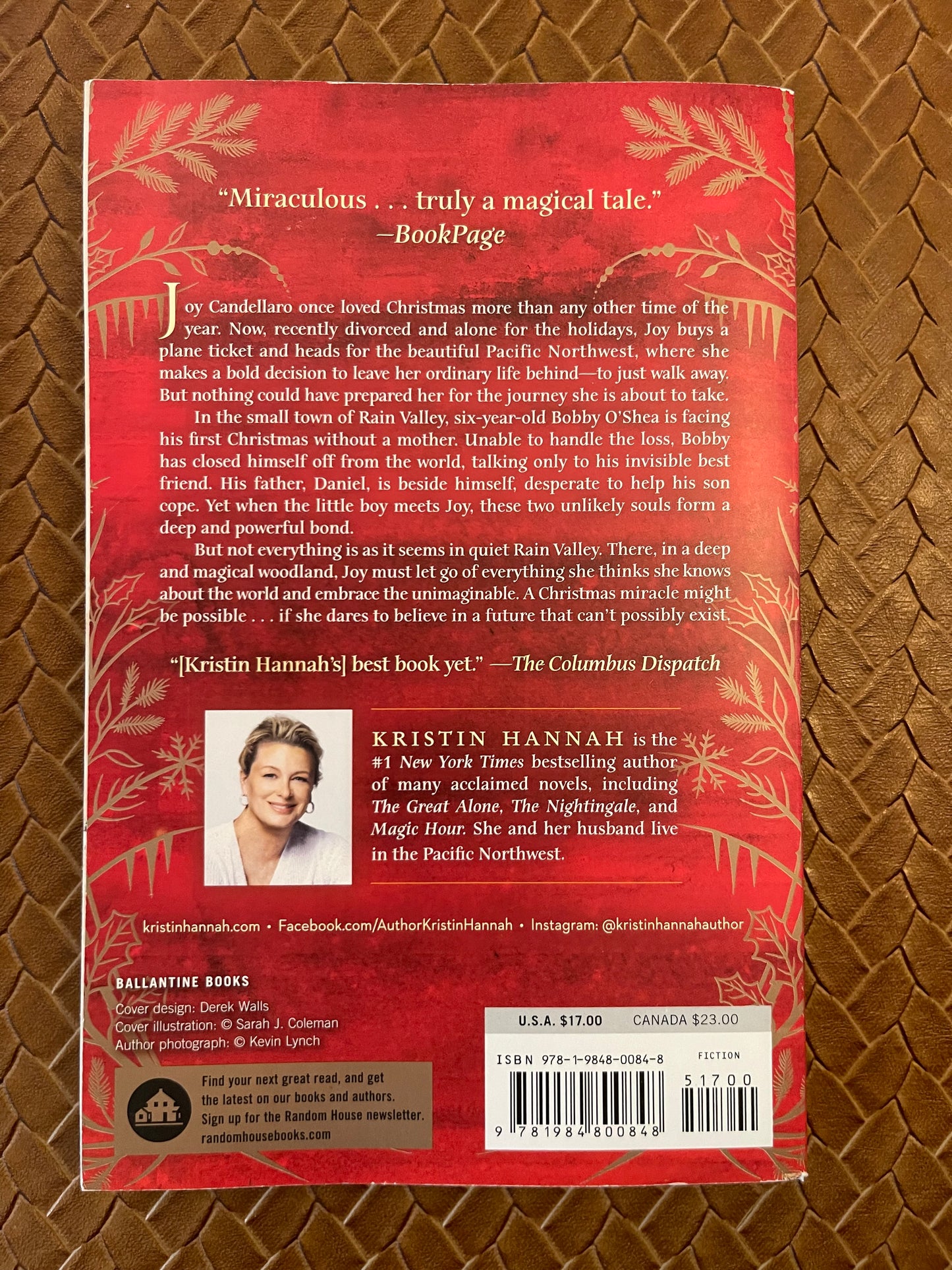 Comfort & Joy by Kristin Hannah (Paperback - New)