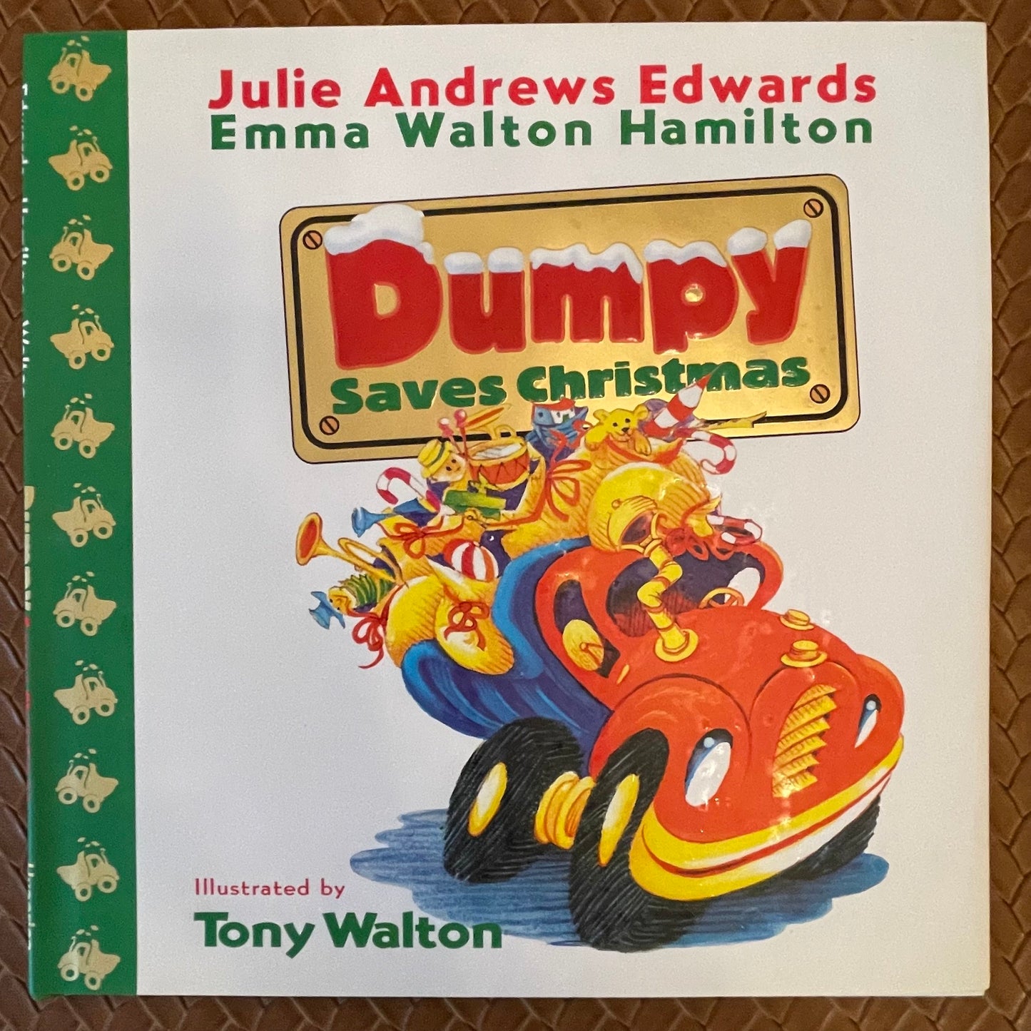 Dumpy Saves Christmasby Julie Andrews Edwards, Emma Walton Hamilton