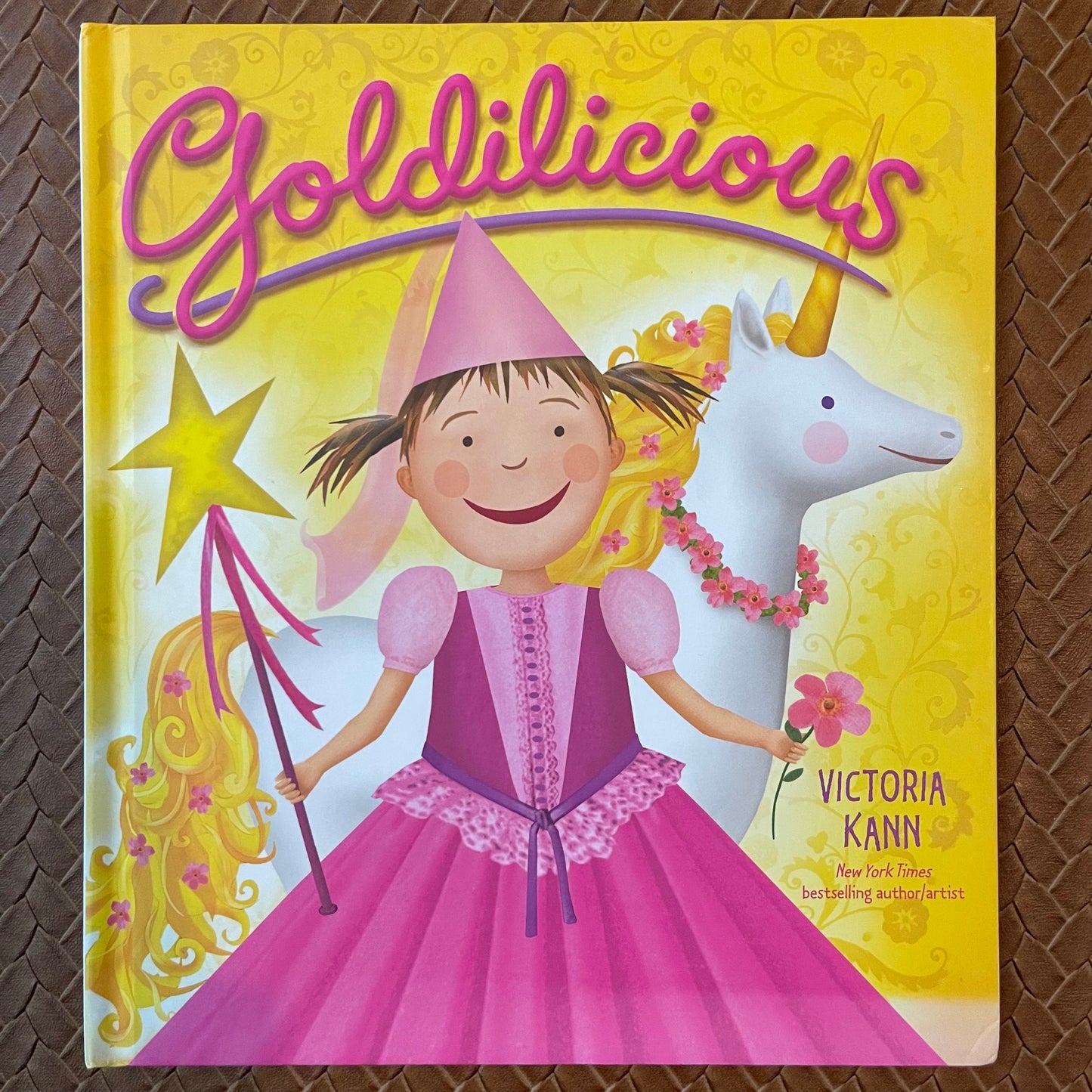 Goldilicious (Pinkalicious) by Victoria Kann