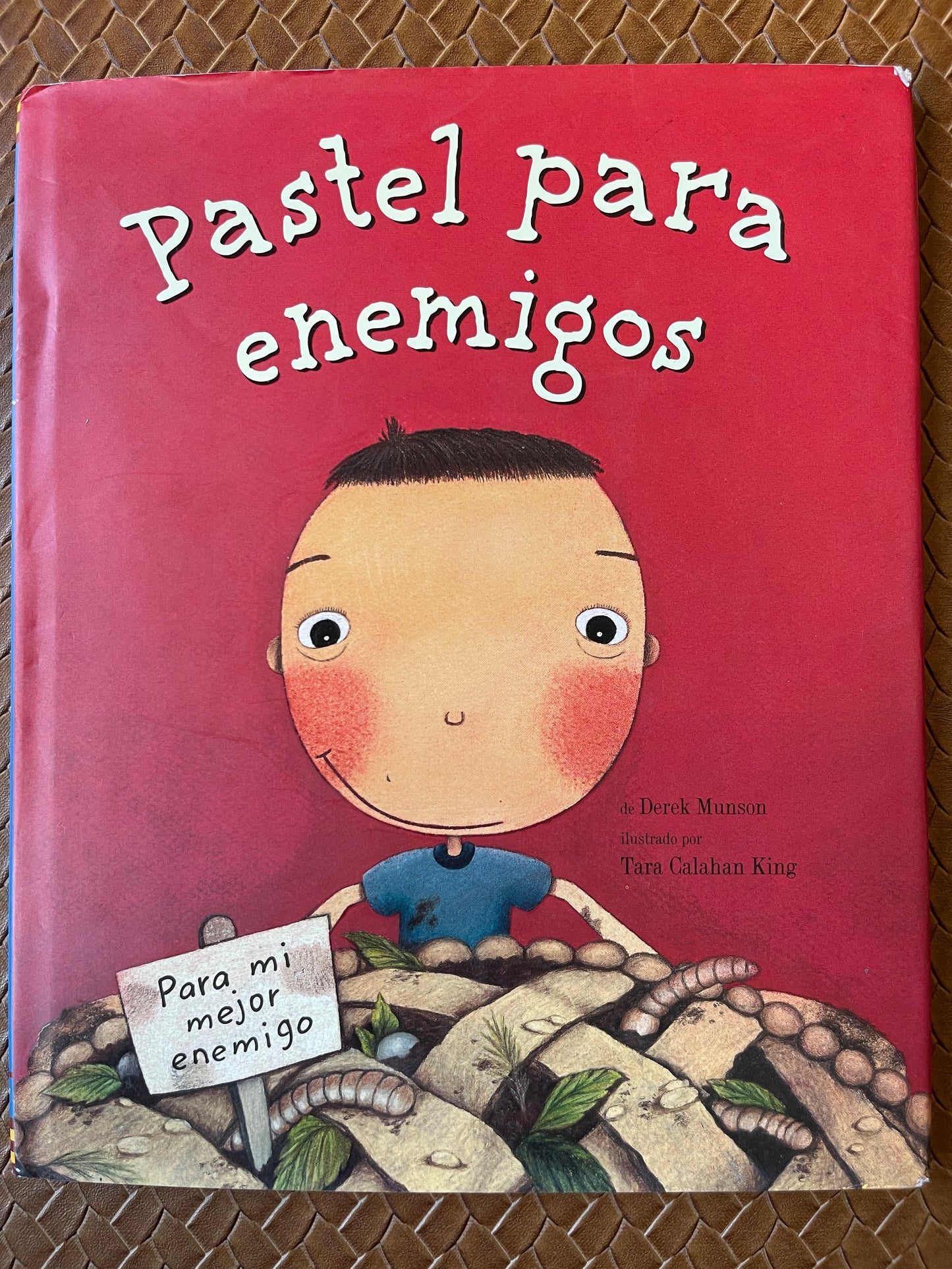 Pastel Para Enemigos by Derek Munson, Tara Calahan King (Illustrator)