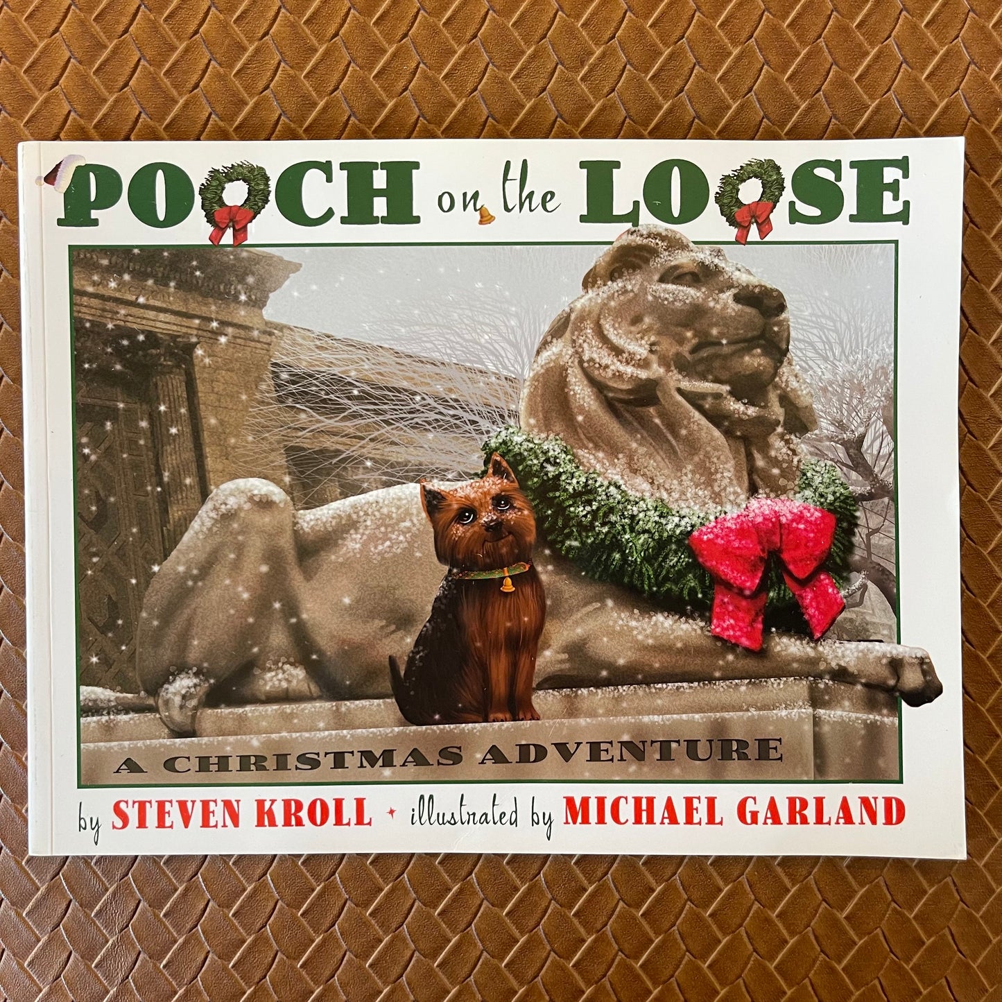 Pooch on the Loose: A Christmas Adventure by Steven Kroll