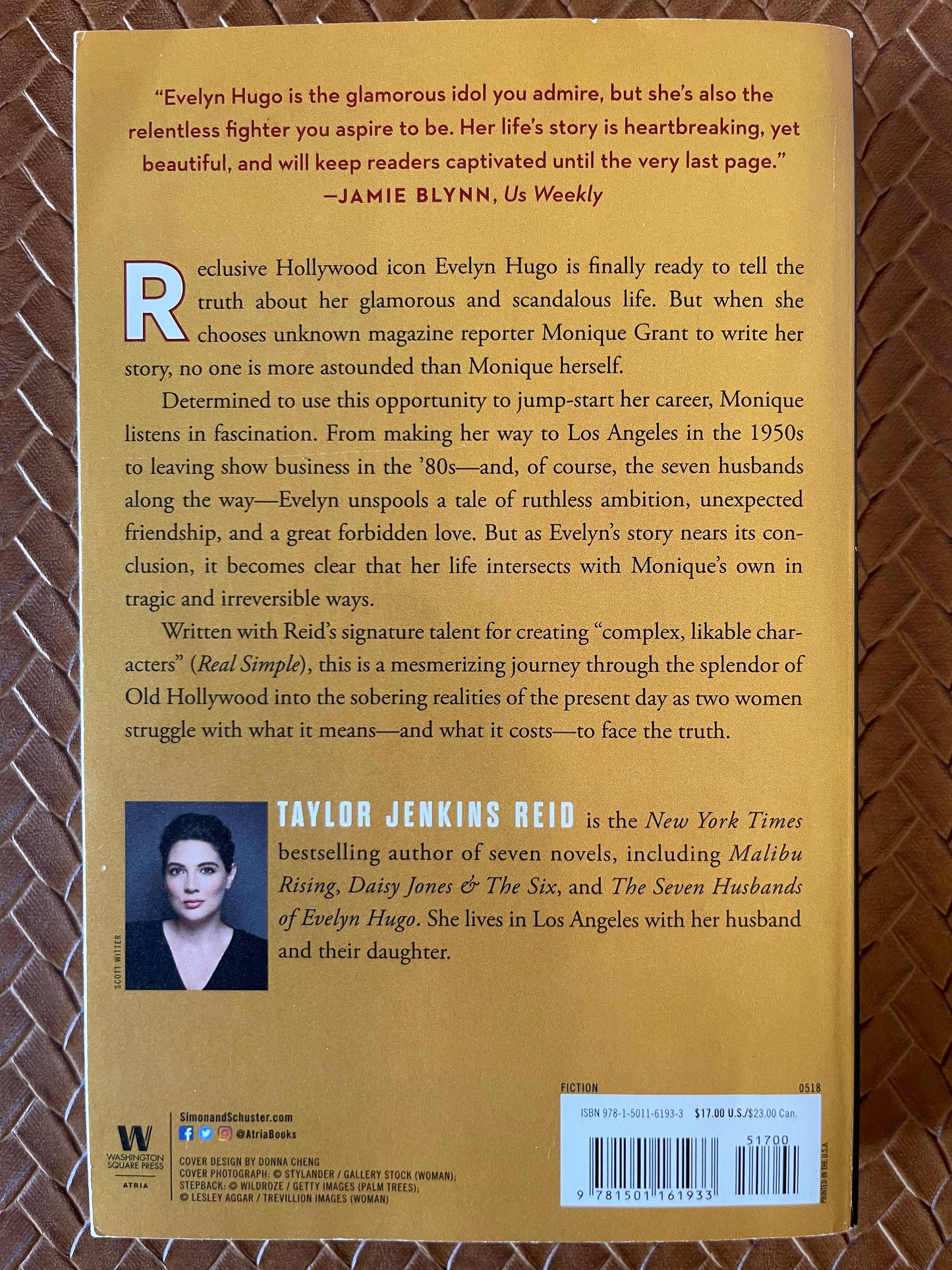 The Seven Husbands of Evelyn Hugo by Taylor Jenkins Reid (Paperback)