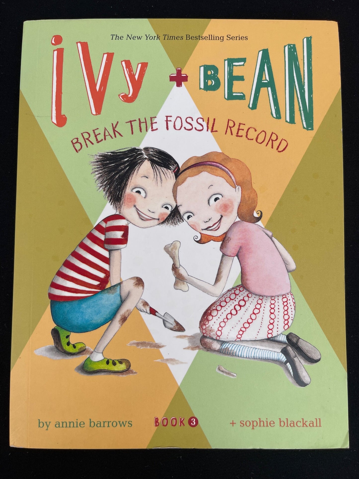Ivy + Bean Break the Fossil Record (Ivy +Bean #3) by Annie Barrows