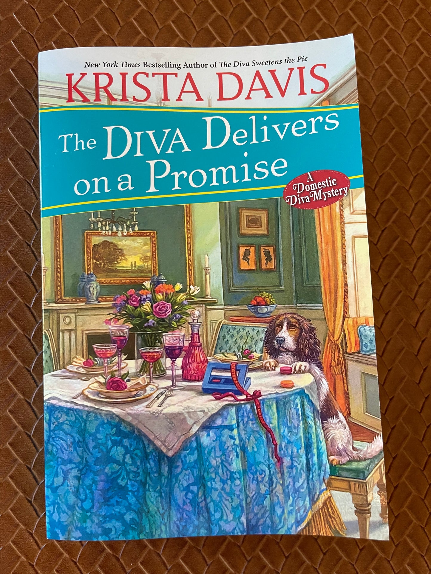 A Domestic Diva Mystery #16: The Diva Delivers on a Promise by Krista Davis (Paperback)