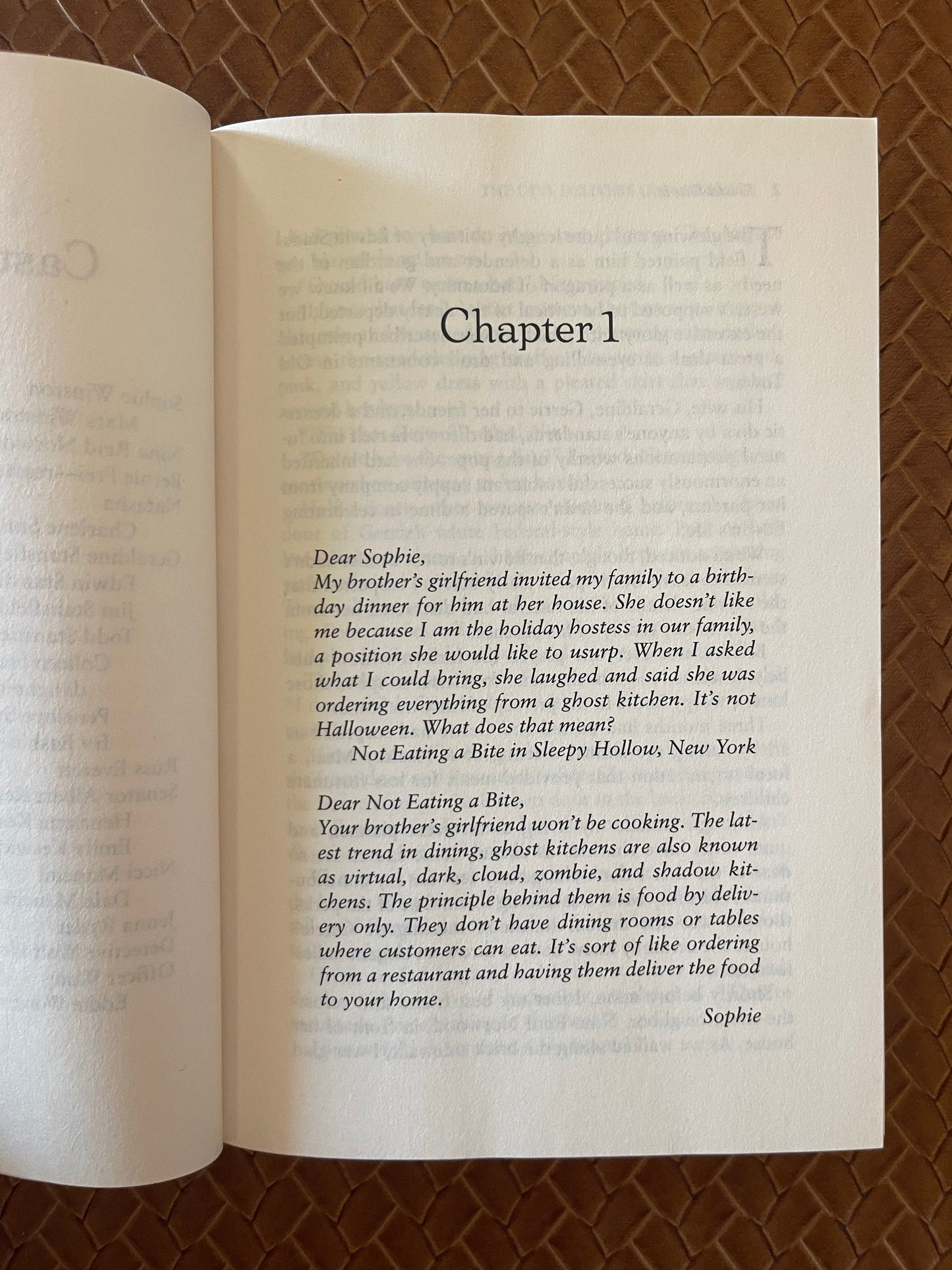 A Domestic Diva Mystery #16: The Diva Delivers on a Promise by Krista Davis (Paperback)