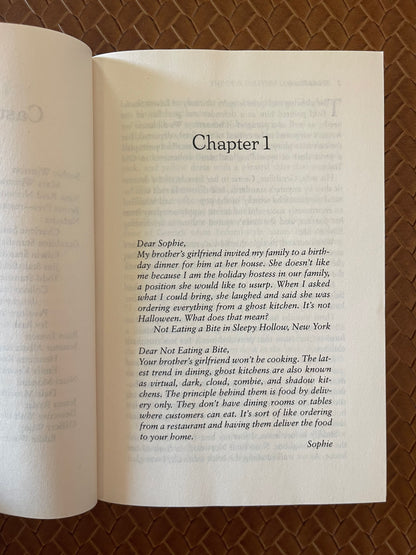 A Domestic Diva Mystery #16: The Diva Delivers on a Promise by Krista Davis (Paperback)