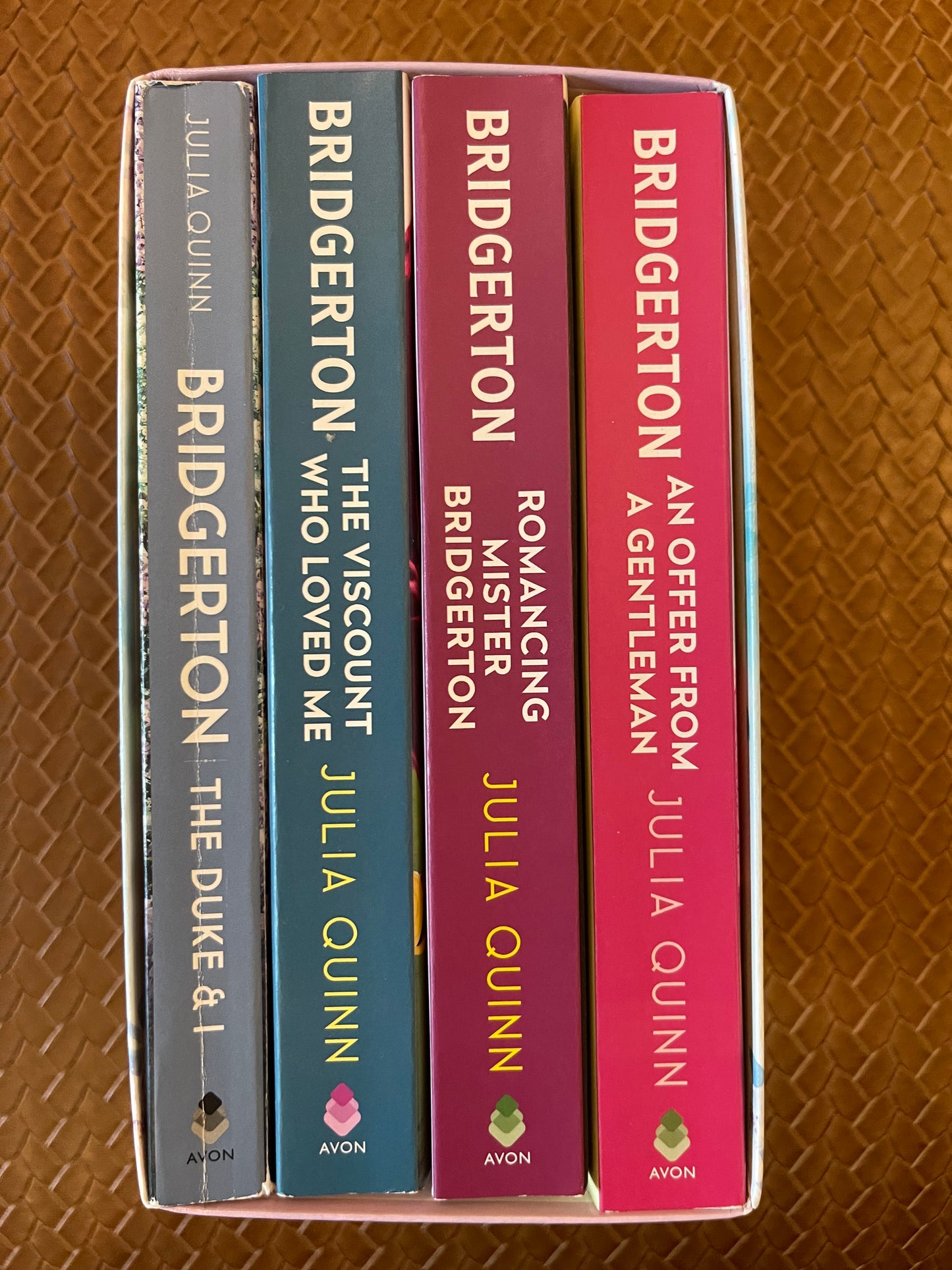 Bridgerton Boxed Set 1-4: by Julia Quinn (Paperback)