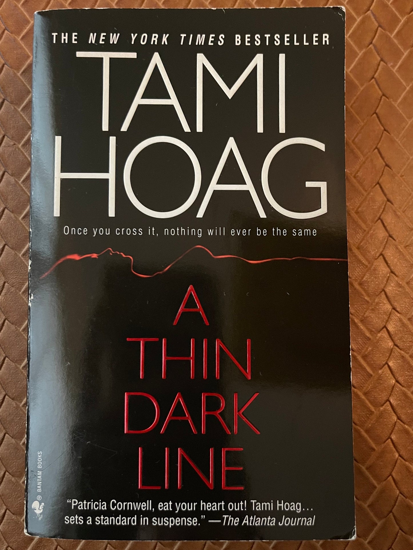 A Thin Dark Line (Broussard and Fourcade #1) by Tami Hoag