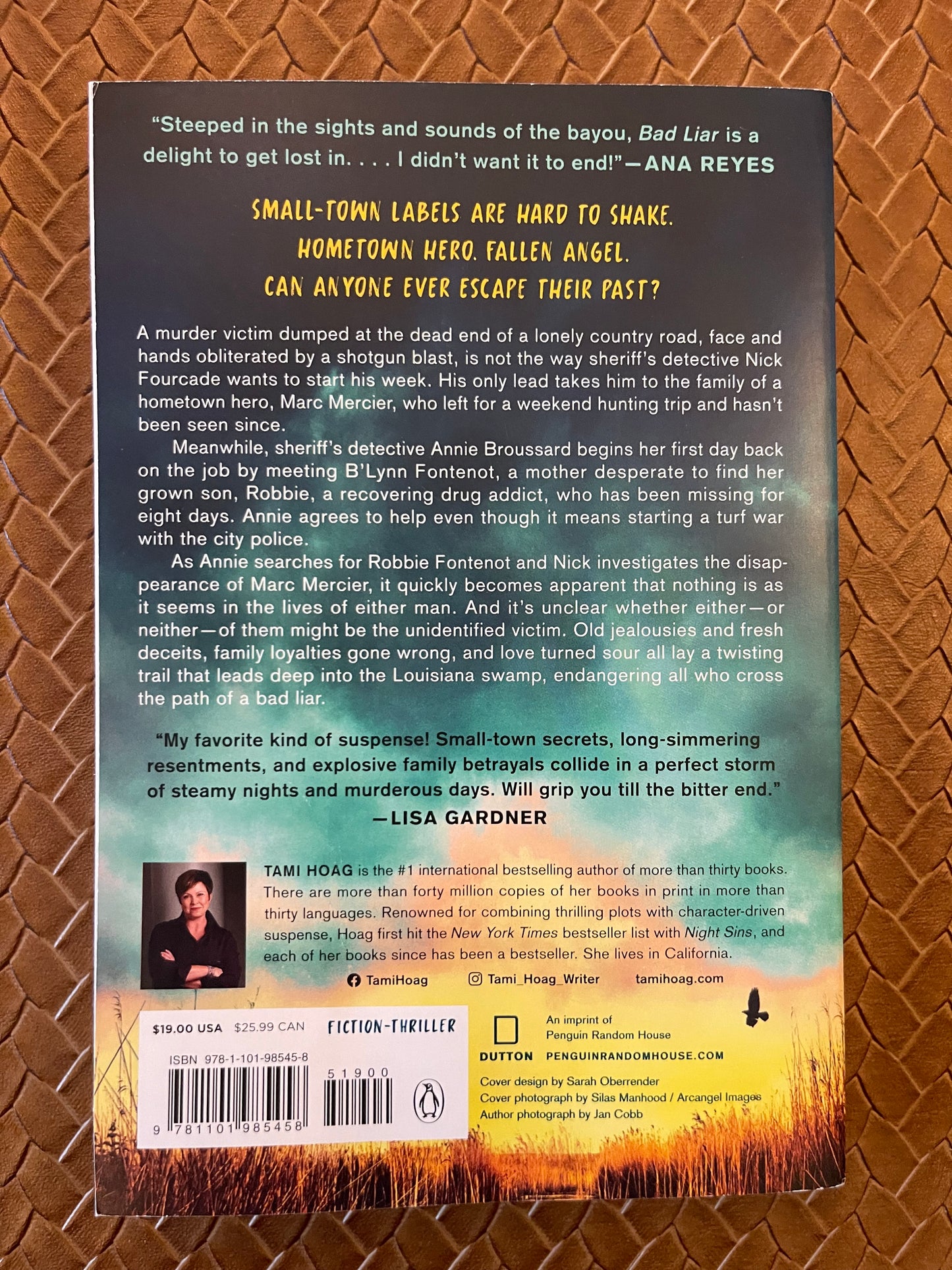 Broussard and Fourcade #3: Bad Liar by Tami Hoag (Paperback)