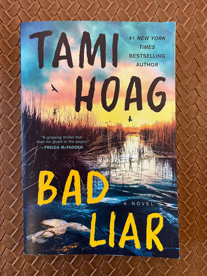 Broussard and Fourcade #3: Bad Liar by Tami Hoag (Paperback)