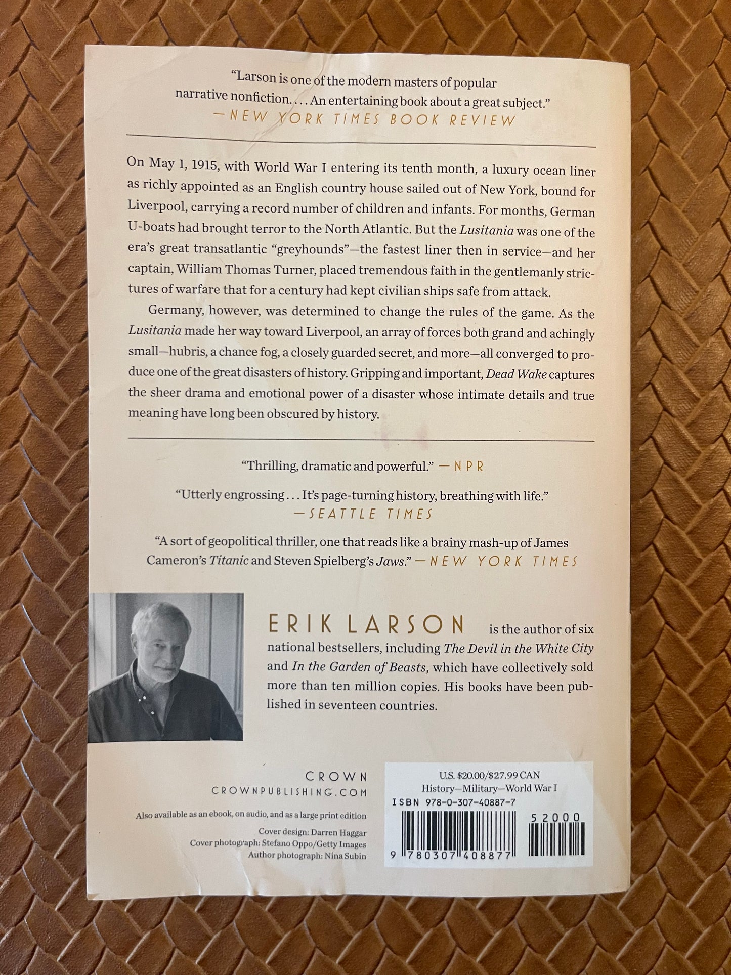 Dead Wake: The Last Crossing of the Lusitania by Erik Larson (Paperback)