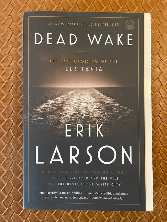 Dead Wake: The Last Crossing of the Lusitania by Erik Larson (Paperback)