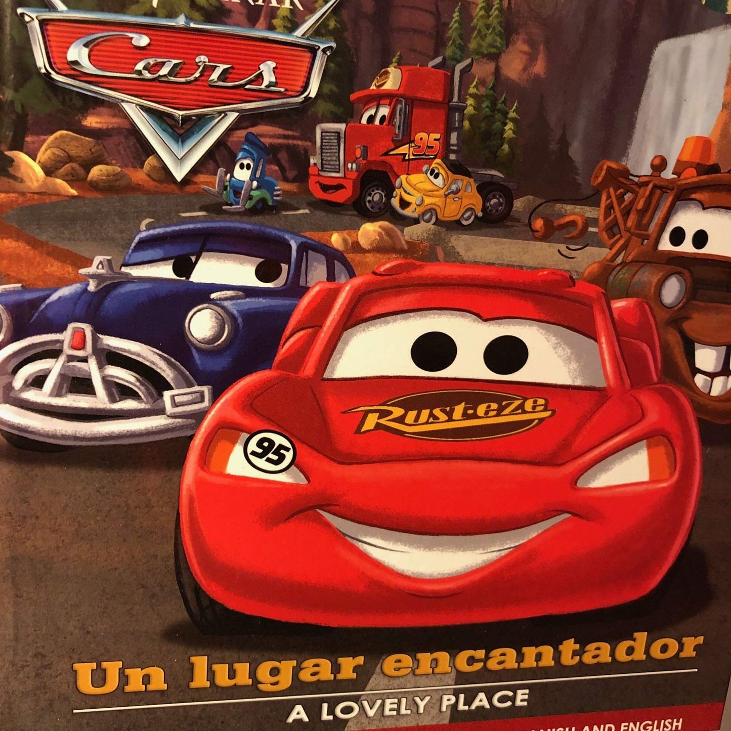 Disney-Pixar Cars - A Lovely Place / Un Lugar Encantador (Hardcover)