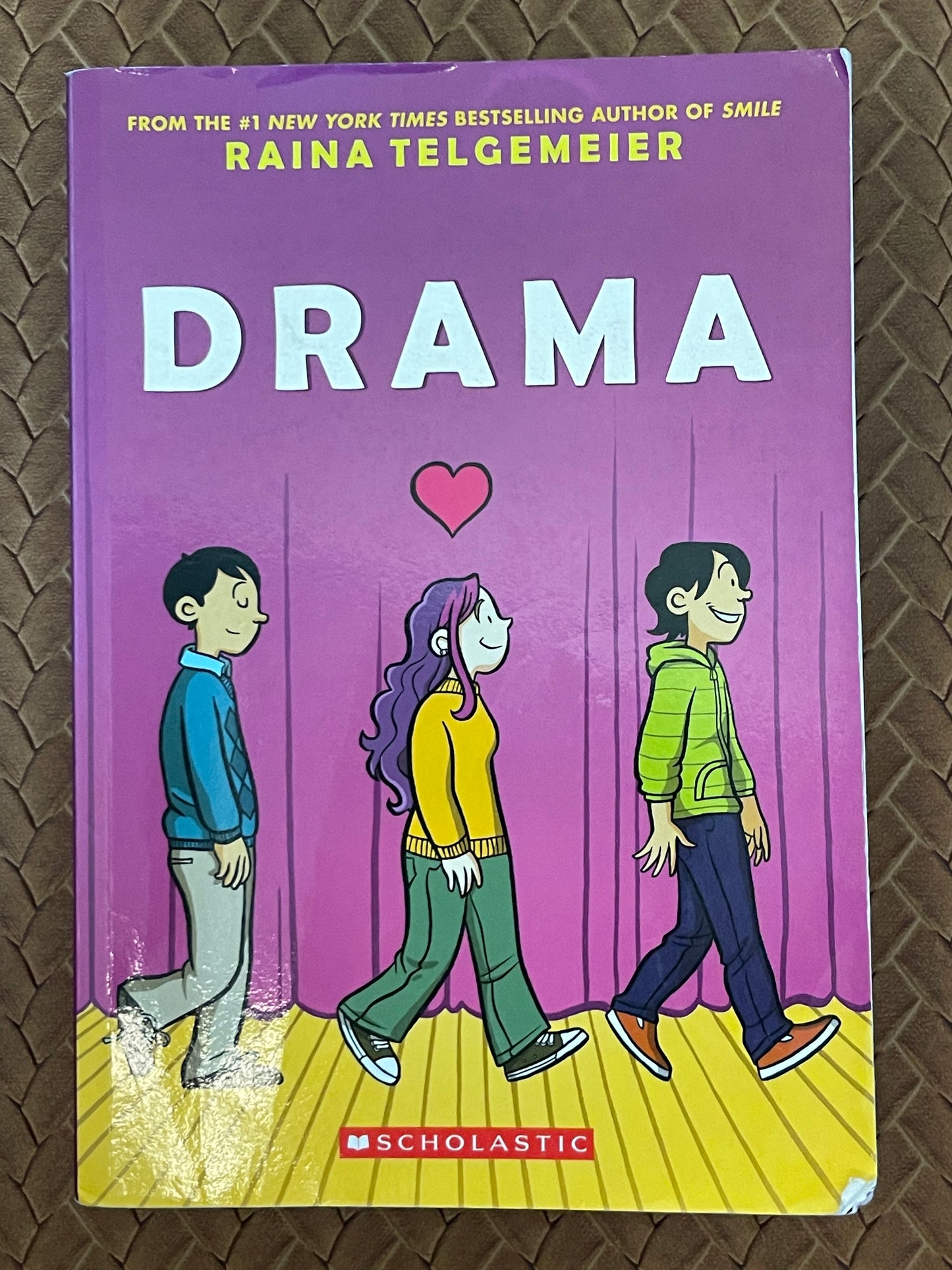 Drama by Raina Telgemeier (Paperback)