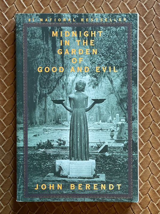 Midnight in the Garden of Good and Evil: A Savannah Story by John Berendt
