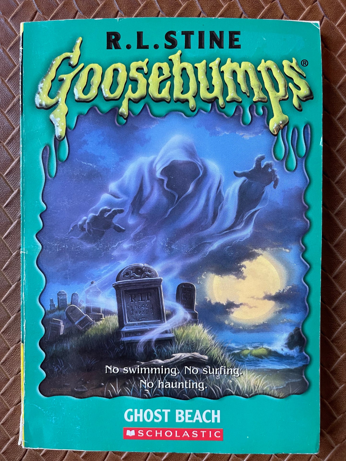 Ghost Beach (Goosebumps #22) R.L. Stine