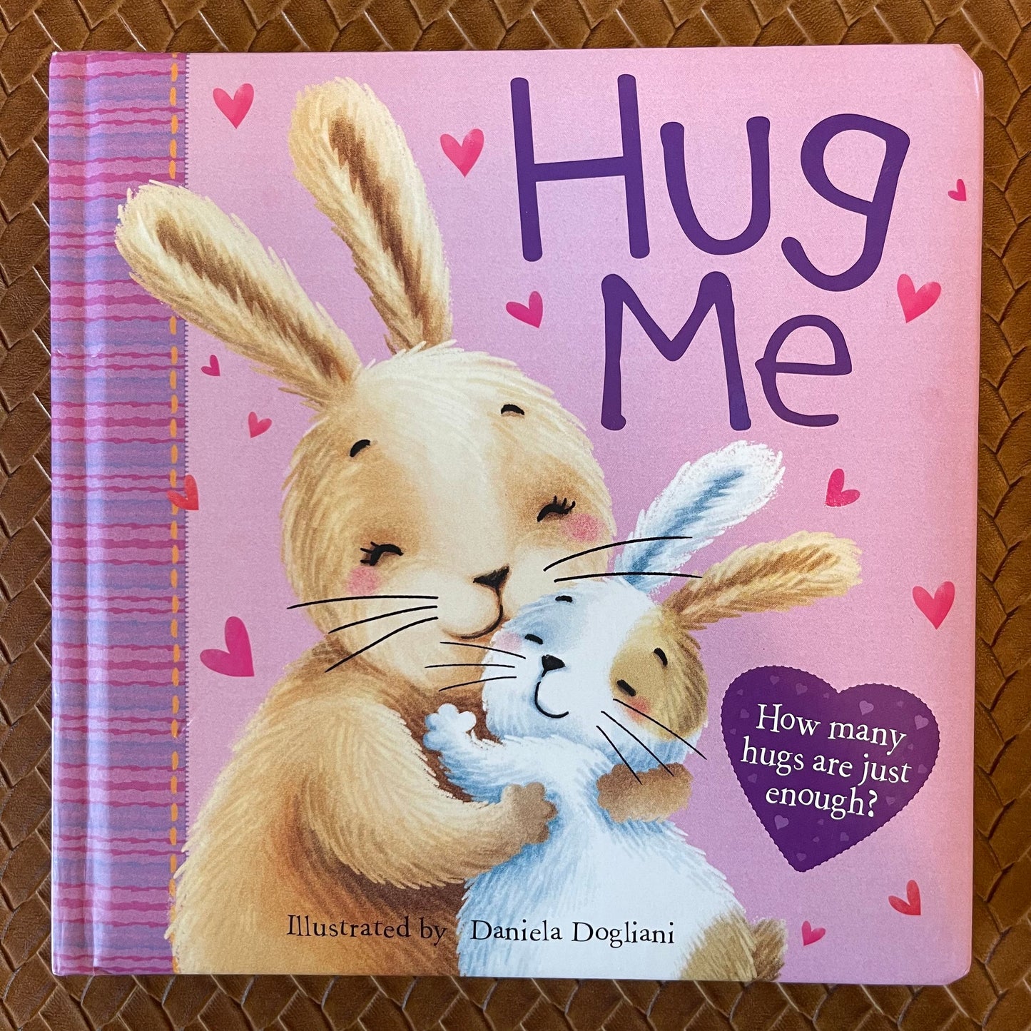 Hug Me by Melanie Joyce, Daniela Dogliani (illustrator)