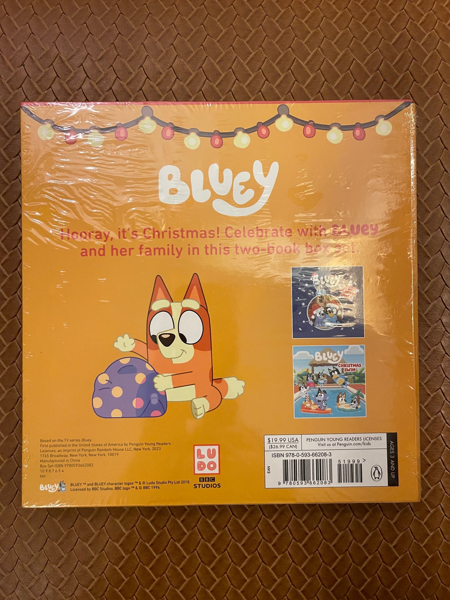 It's a Bluey Christmas! Box Set: Includes Pop-Out Ornaments by Penguin Young Readers Licenses (Hardcover - New)
