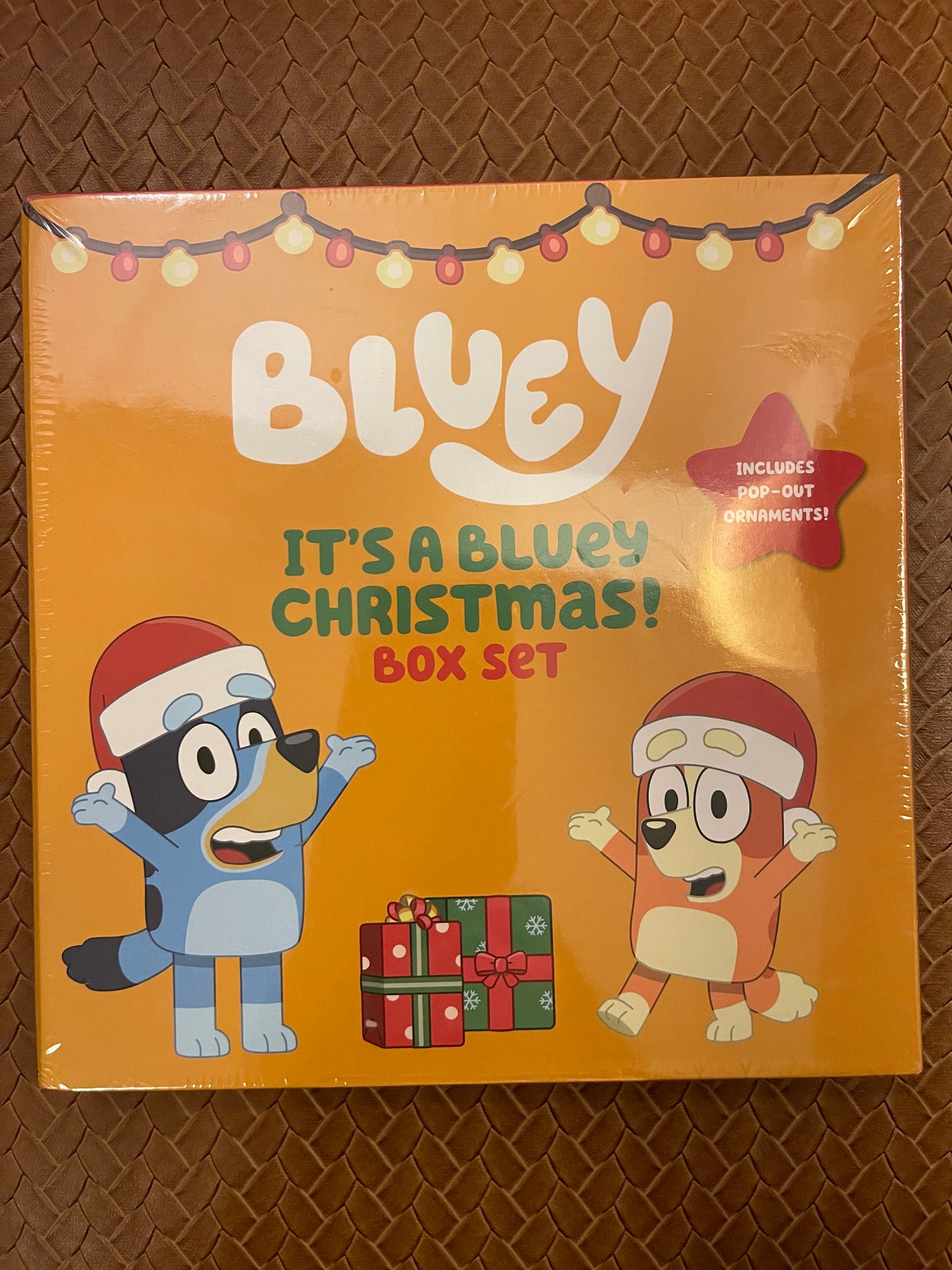 It's a Bluey Christmas! Box Set: Includes Pop-Out Ornaments by Penguin Young Readers Licenses (Hardcover - New)