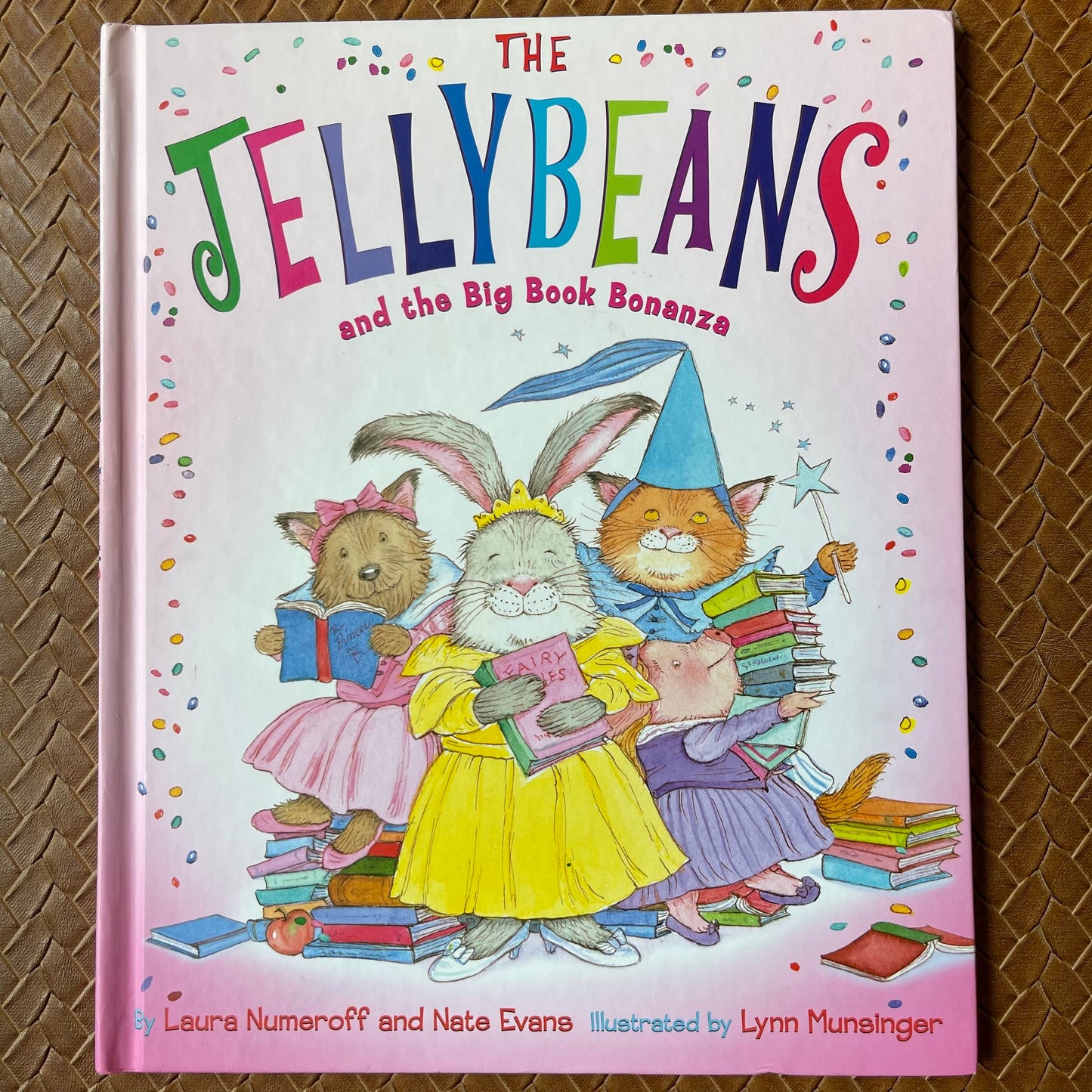 The Jellybeans and the Big Book Bonanza by Laura Joffe Numeroff , Nate Evans, Lynn Munsinger  (Illustrator)