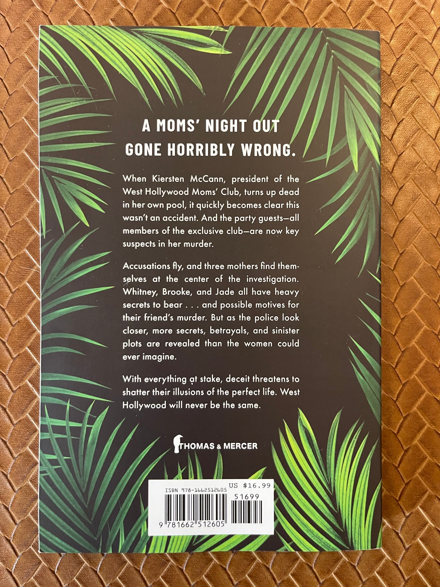 Keep Your Friends Close by Lucinda Berry (Paperback)