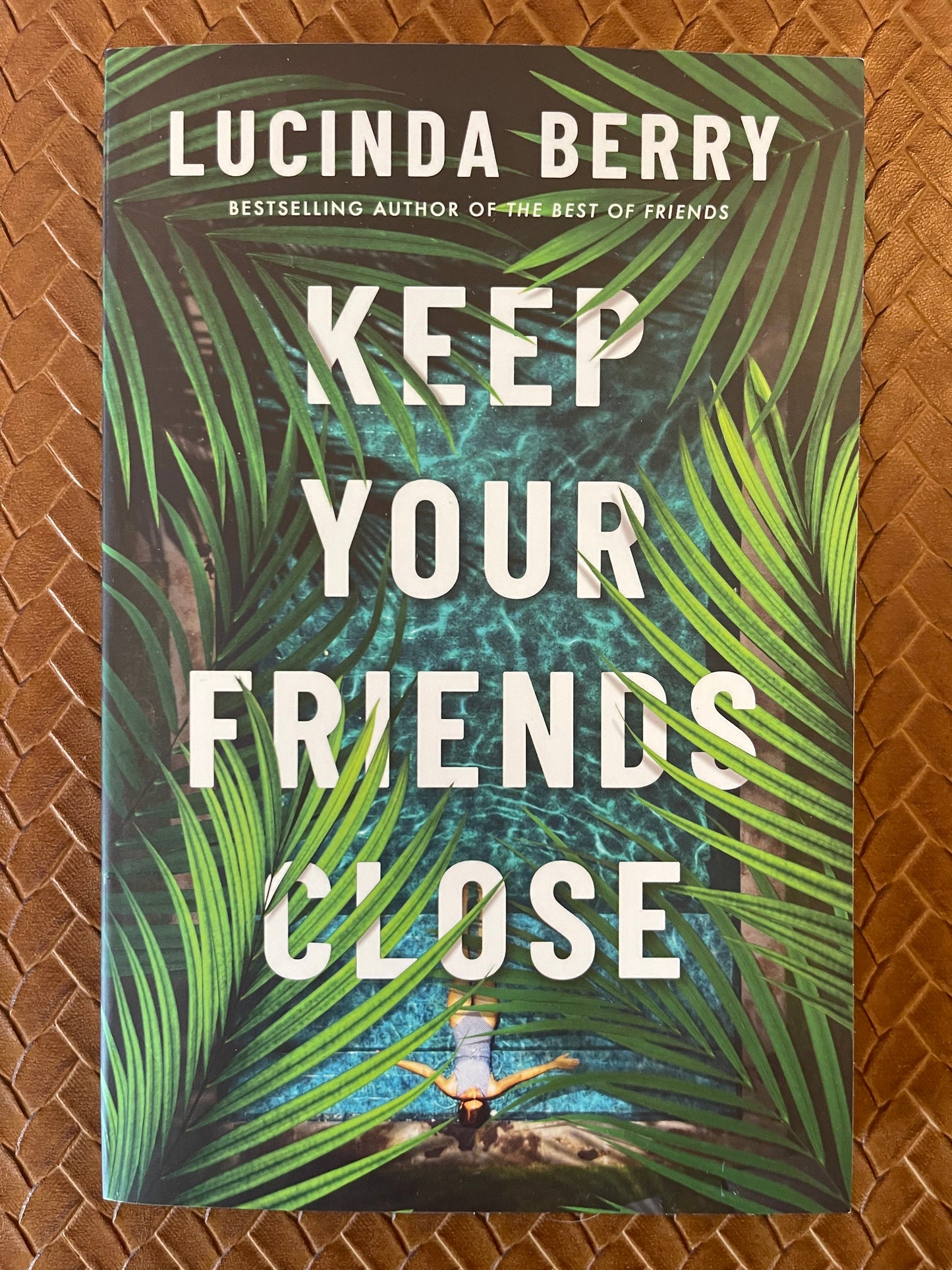 Keep Your Friends Close by Lucinda Berry (Paperback)