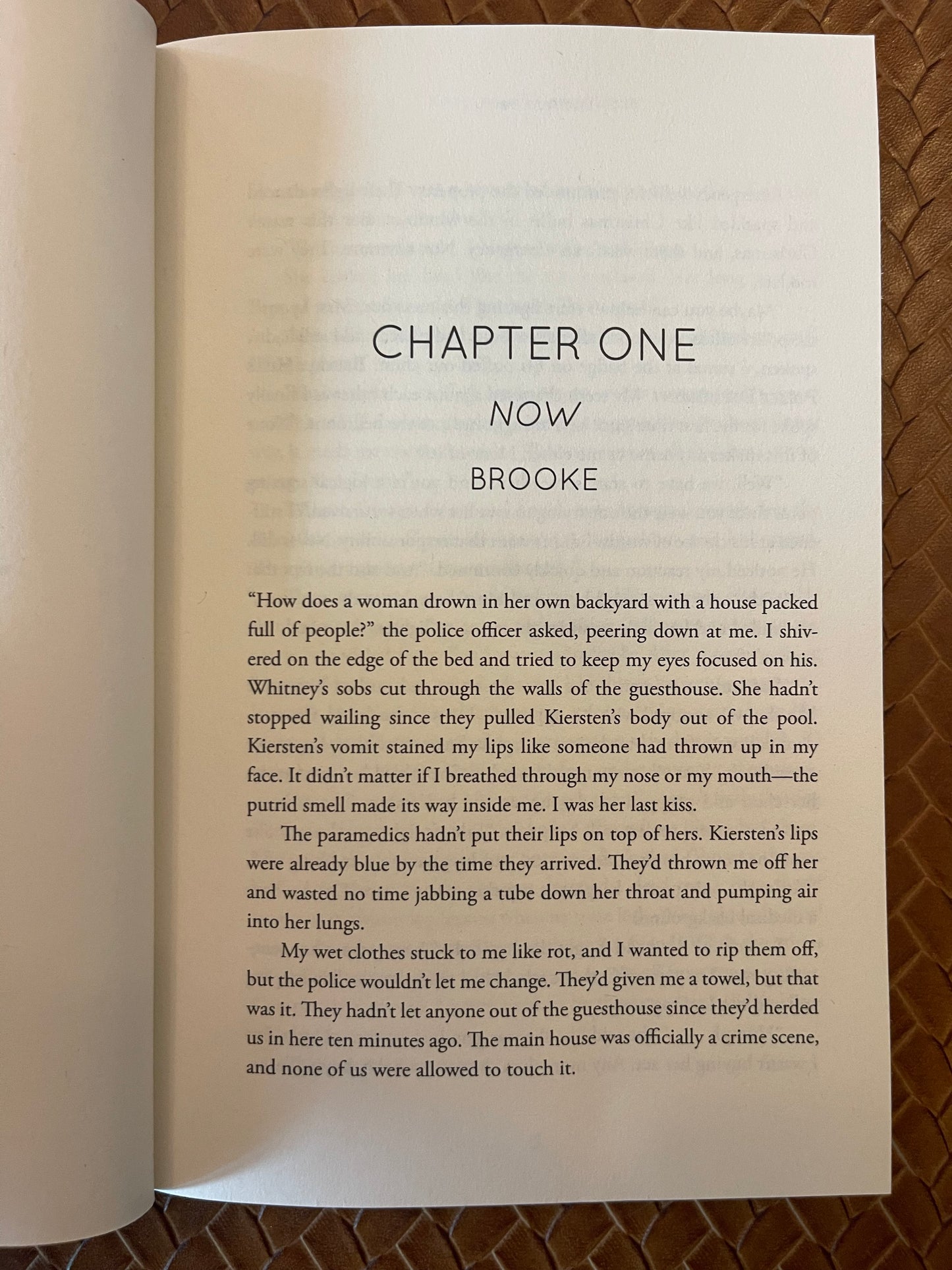 Keep Your Friends Close by Lucinda Berry (Paperback)