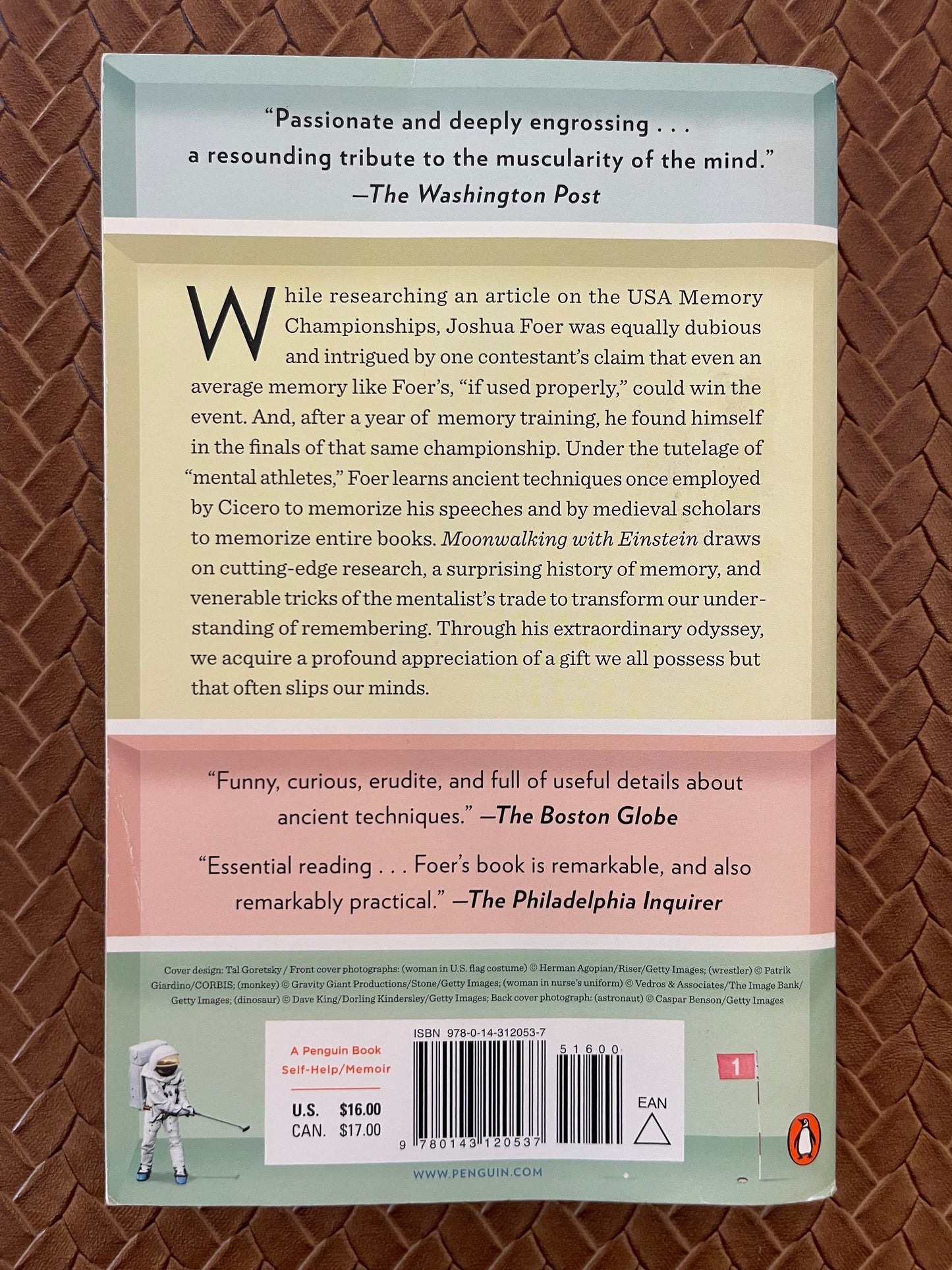 Moonwalking with Einstein: The Art and Science of Remembering Everything by Joshua Foer (Paperback)
