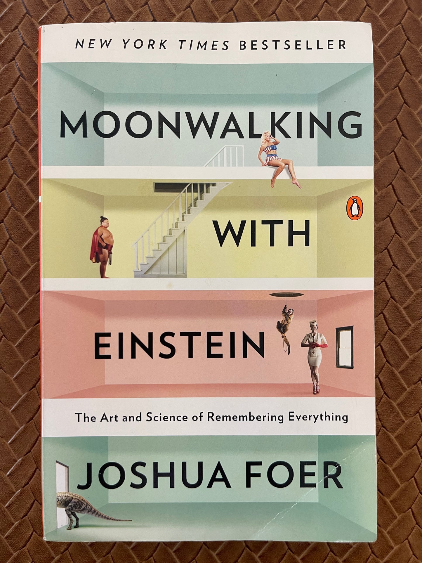 Moonwalking with Einstein: The Art and Science of Remembering Everything by Joshua Foer (Paperback)