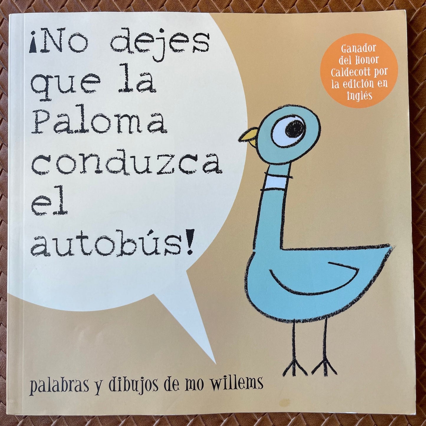 No dejes que la paloma conduzca el autobús (Pigeon #1) by Mo Willems