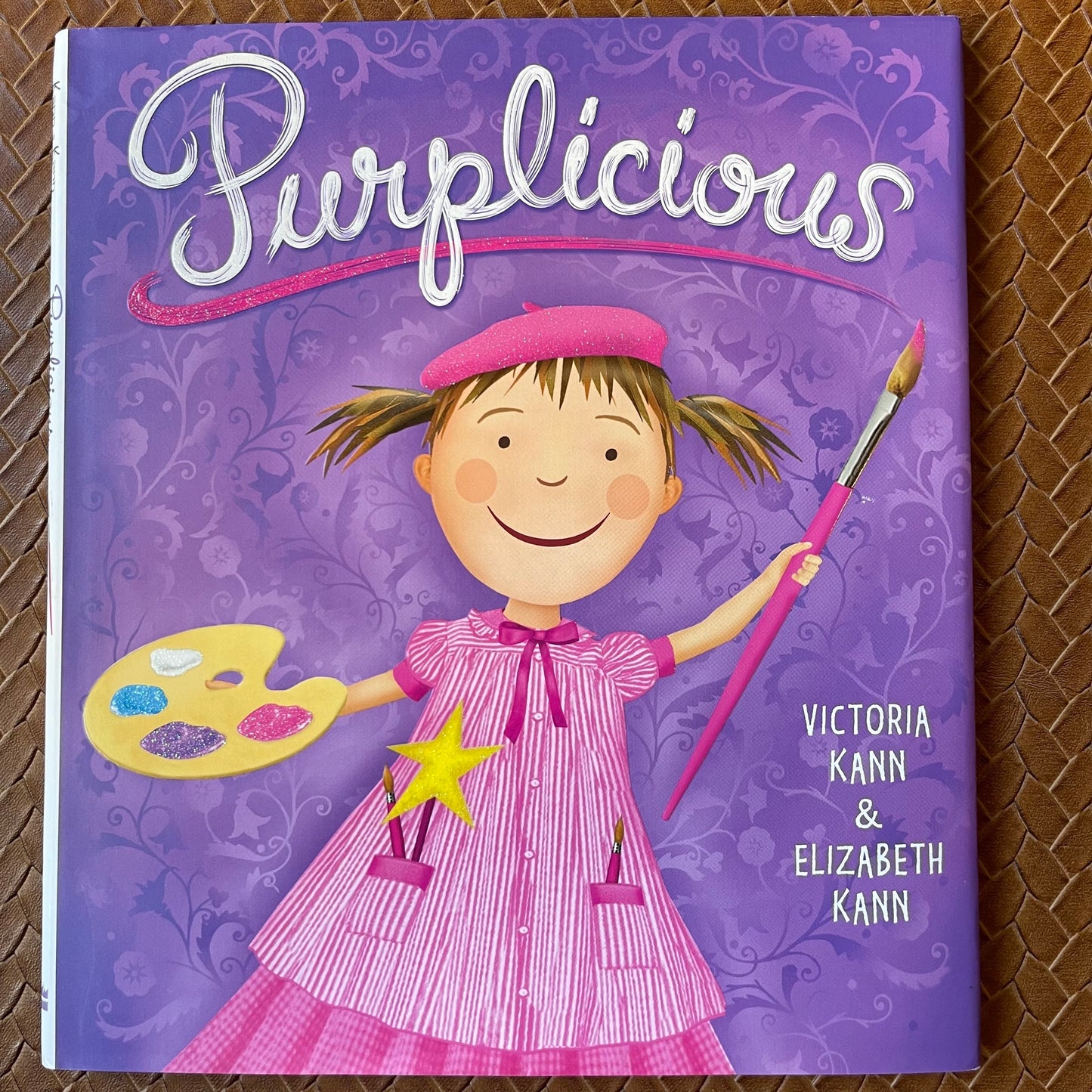Purplicious (Pinkalicious #2) by Victoria Kann, Elizabeth Kann
