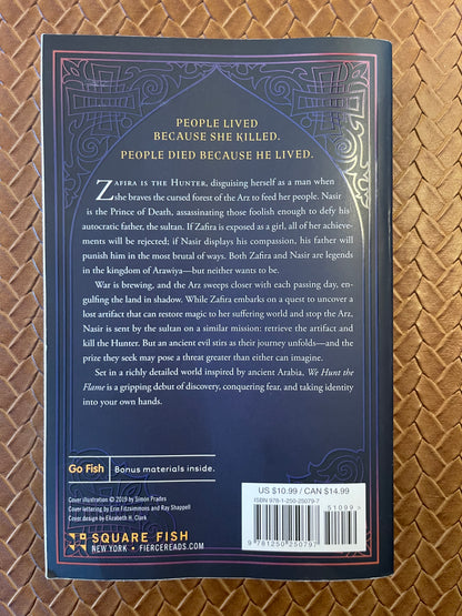 Sands of Arawiya #1: We Hunt the Flame by Hafsah Faizal (Paperback)