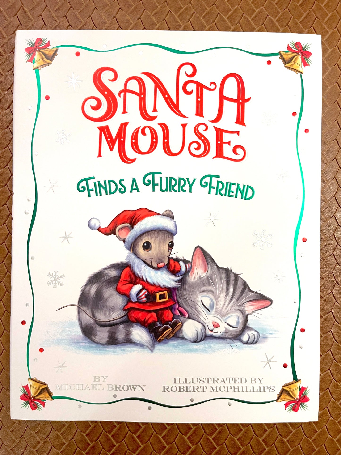 Santa Mouse Finds a Furry Friend by Michael Brown, Robert McPhillips (Hardcover - New)