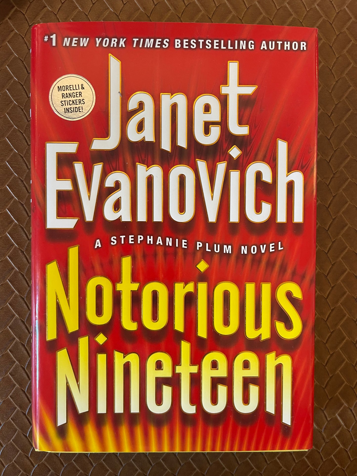 Stephanie Plum #19: Notorious Nineteen by Janet Evanovich (Hardcover)