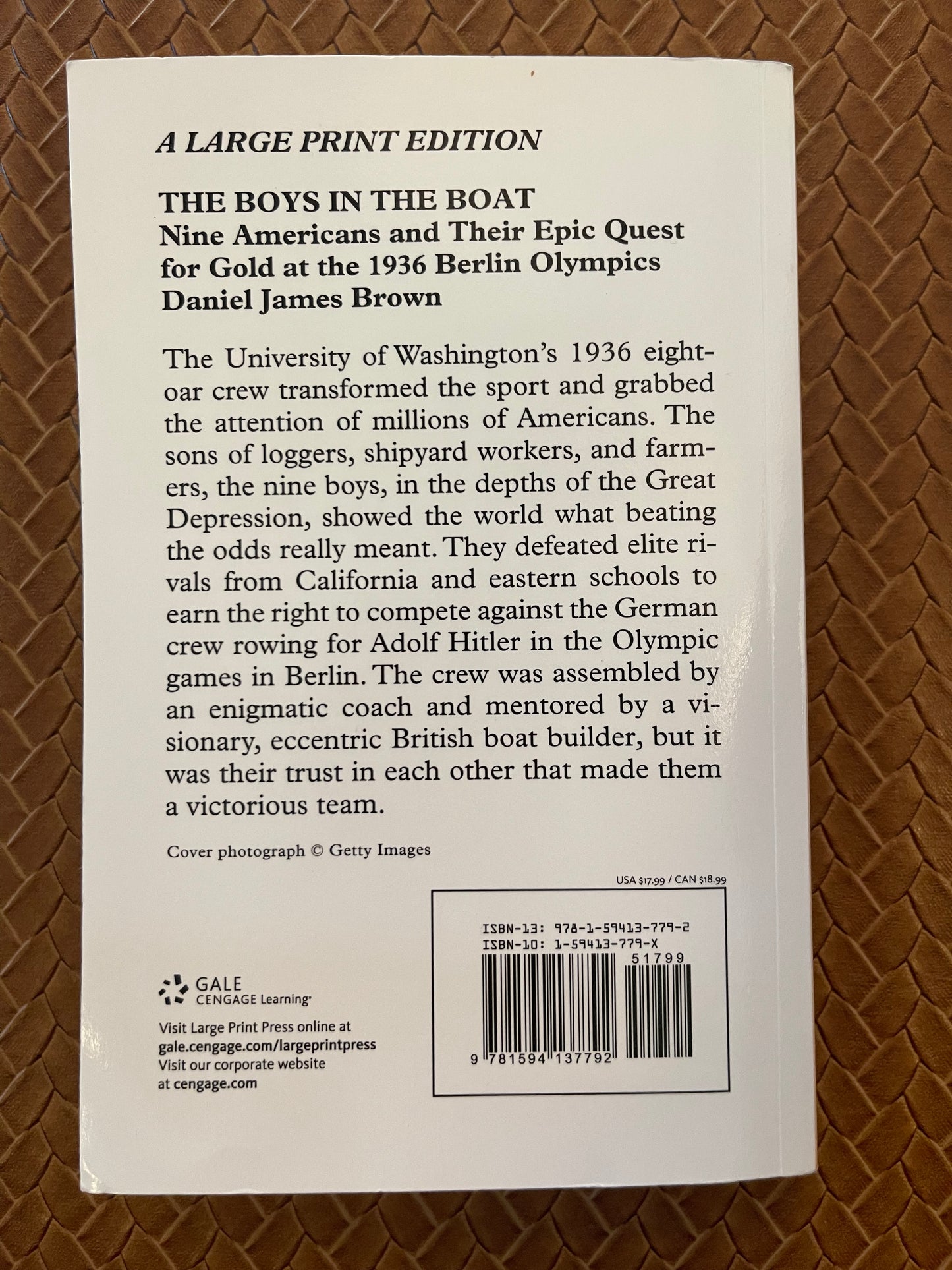 The Boys in the Boat: Nine Americans and Their Epic Quest for Gold at the 1936 Berlin Olympics by Daniel James Brown (Large Print Paperback)