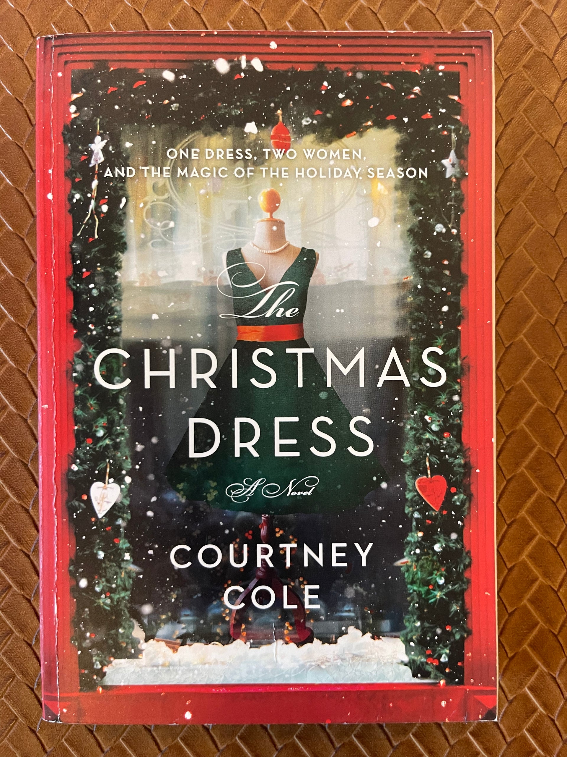 the christmas dress by Courtney Cole (Paperback) – Next Chapter Books & Bookmobile La Femme 32612 - dresses-wk31-boost 5.5 inches(size 7.5) Shoe Size:10