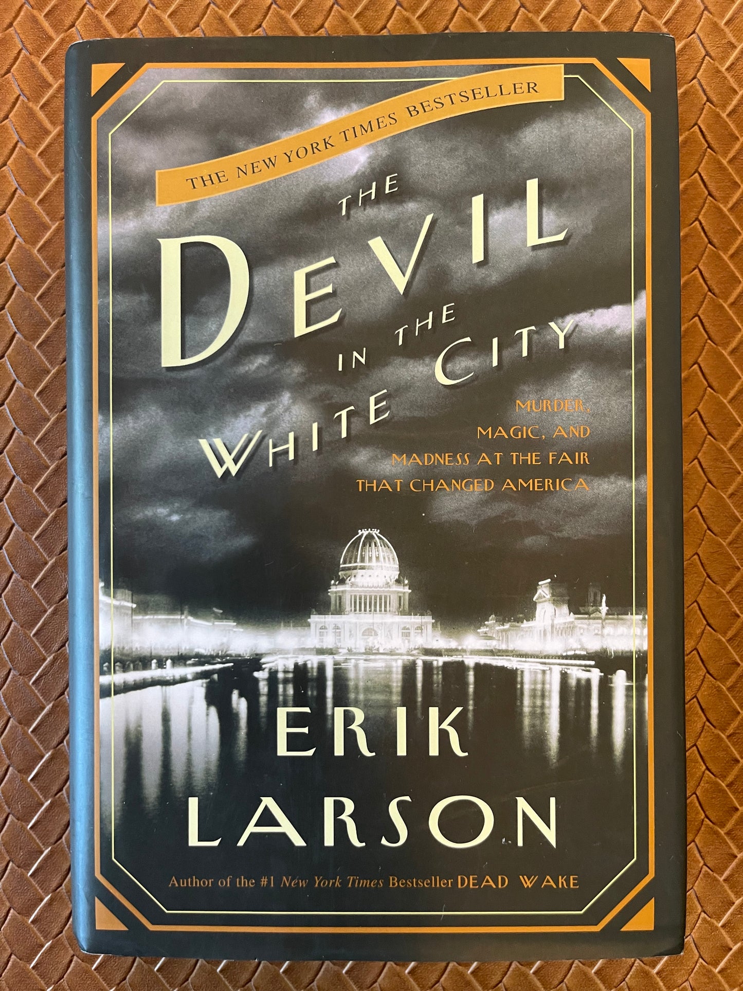 The Devil in the White City: Murder, Magic, and Madness at the Fair That Changed America by Erik Larson (Hardcover)