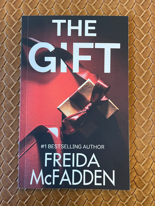 The Gift by Freida McFadden (Paperback)