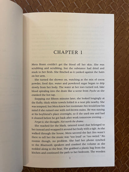 The Graveyard Shift by Maria Lewis (Paperback)