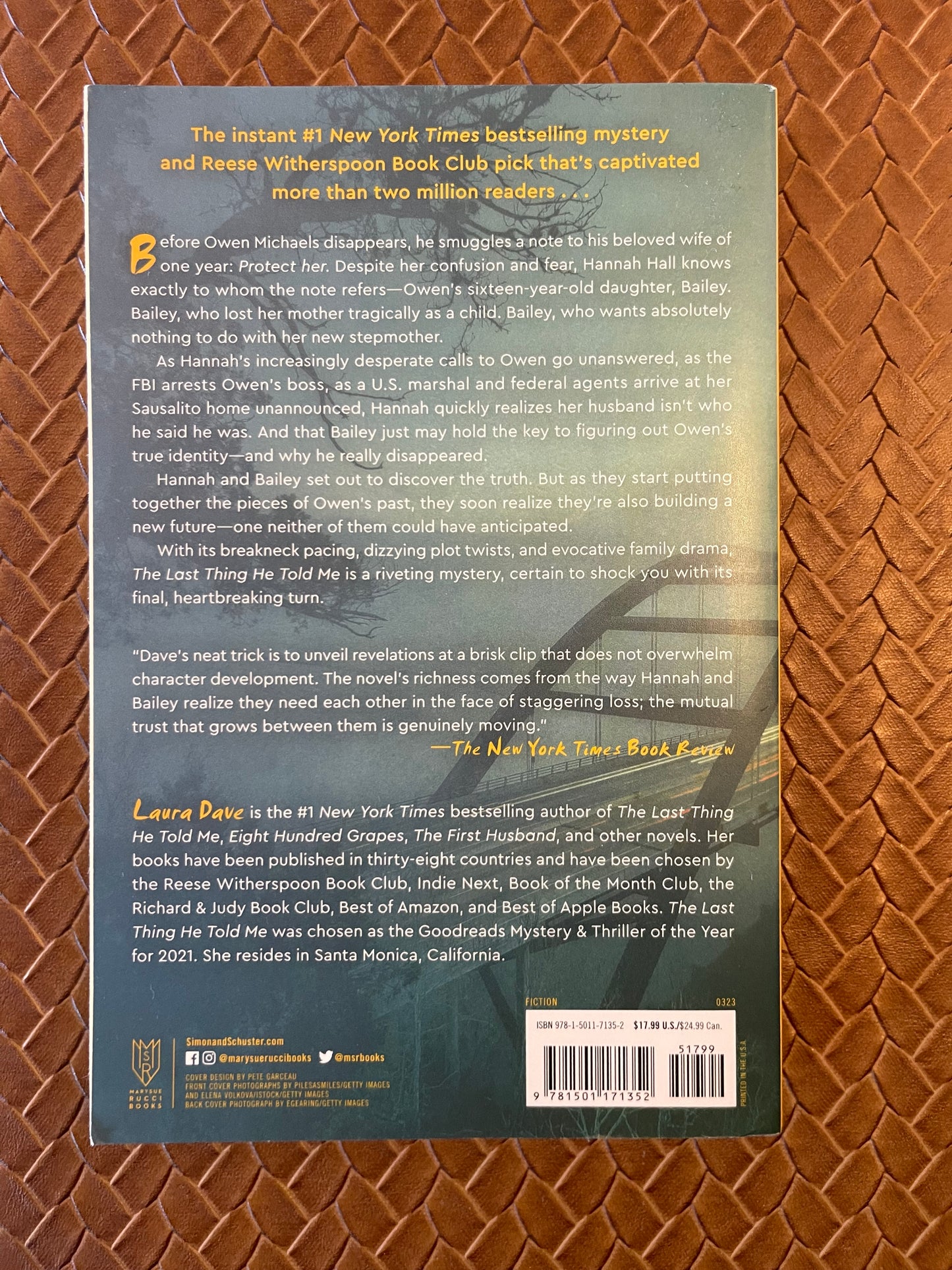 The Last Thing He Told Me by Laura Dave (Paperback)