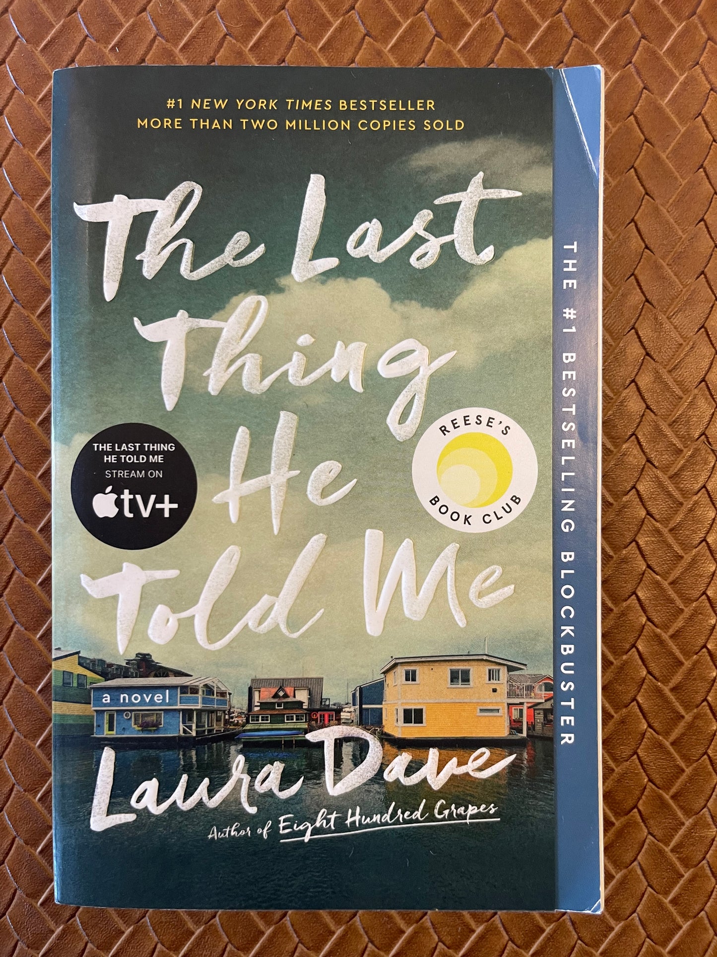 The Last Thing He Told Me by Laura Dave (Paperback)