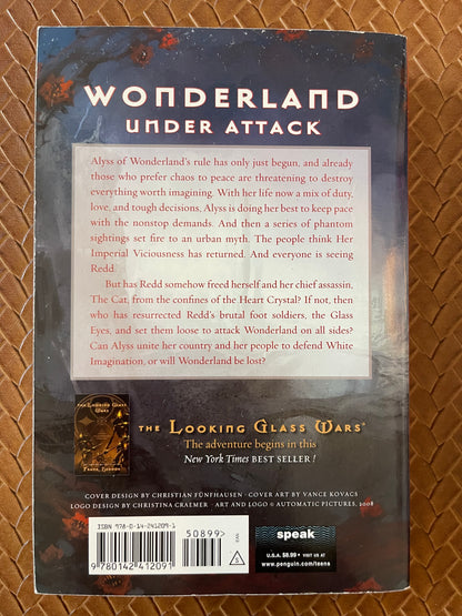 The Looking Glass Wars #2: Seeing Redd by Frank Beddor (Paperback)