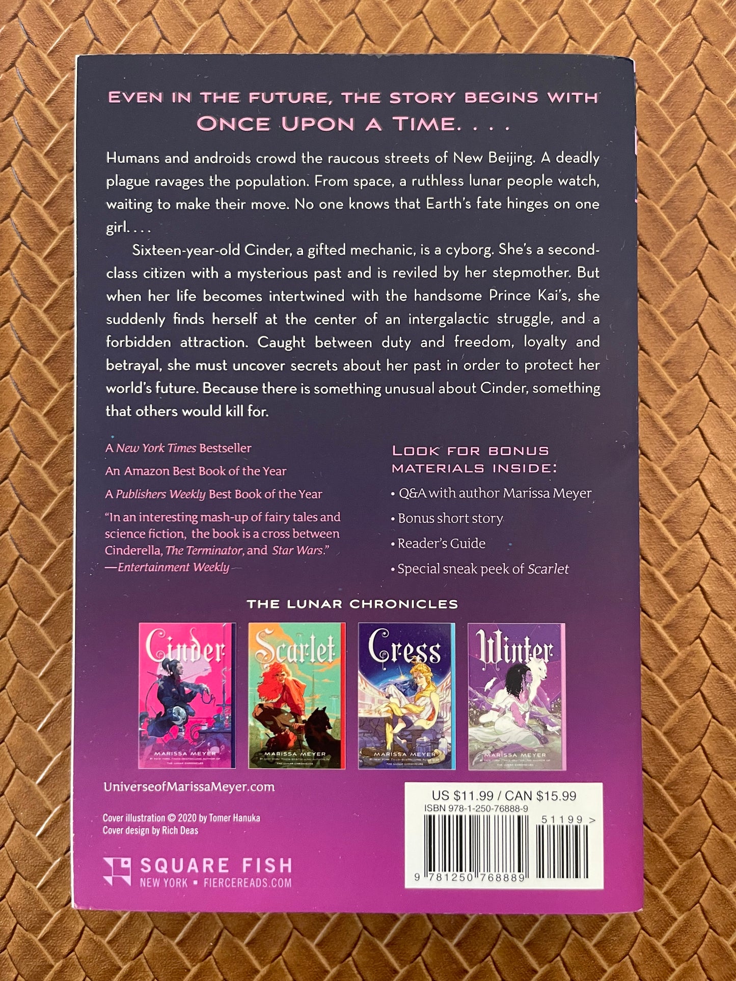 The Lunar Chronicles #1: Cinder by Marissa Meyer (Paperback)