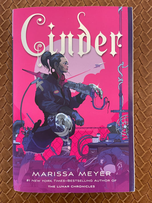 The Lunar Chronicles #1: Cinder by Marissa Meyer (Paperback)