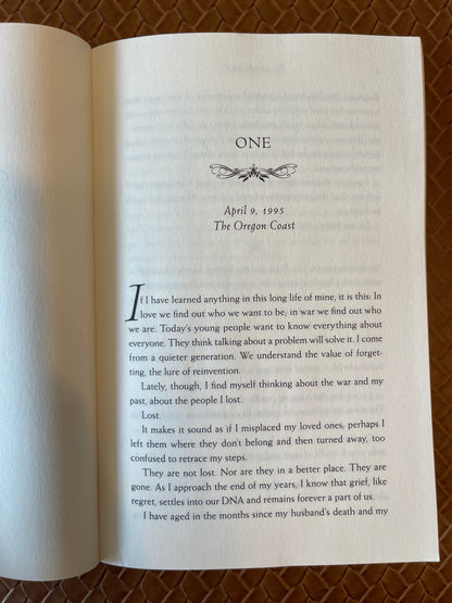 The Nightingale by Kristin Hannah (Paperback)