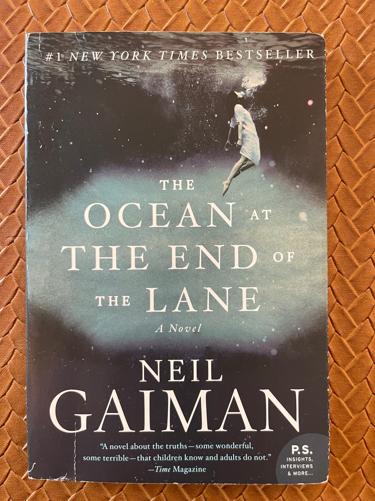 The Ocean at the End of the Lane by Neil Gaiman (Paperback)