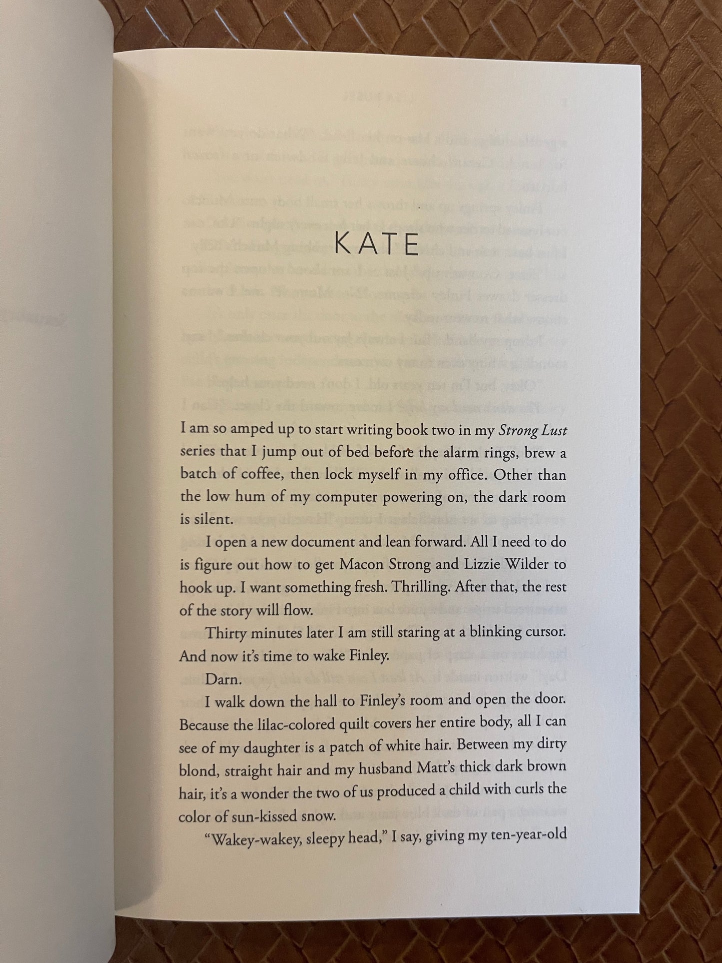 The Widow on Dwyer Court by Lisa Kusel (Paperback)