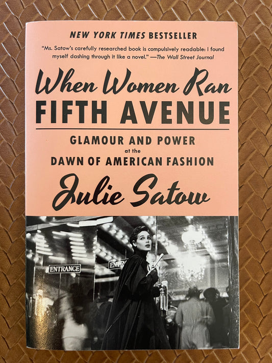 When Women Ran Fifth Avenue: Glamour and Power at the Dawn of American Fashion by Julie Satow (Paperback)